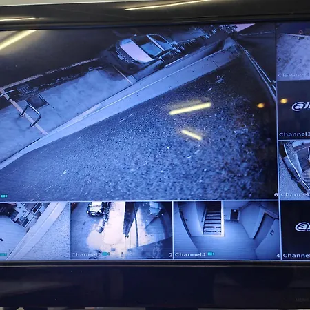 Bilocale 40 Mq Con Parcheggio Privato * Μιλάνο