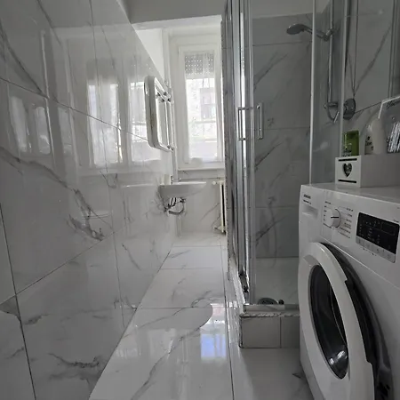 Apartment Bilocale 40 Mq Con Parcheggio Privato Milan