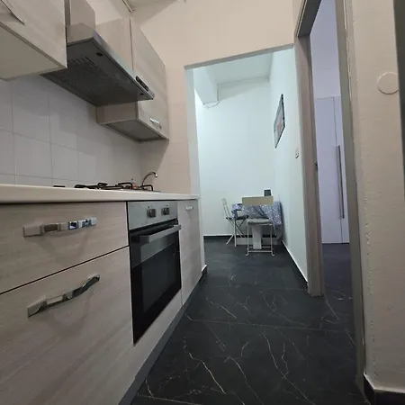 Lejlighed Rent In Bilocale Di 40 Mq Con Parcheggio Milano